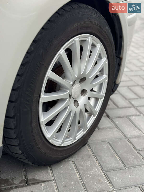 Универсал Toyota Avensis 2003 в Днепре