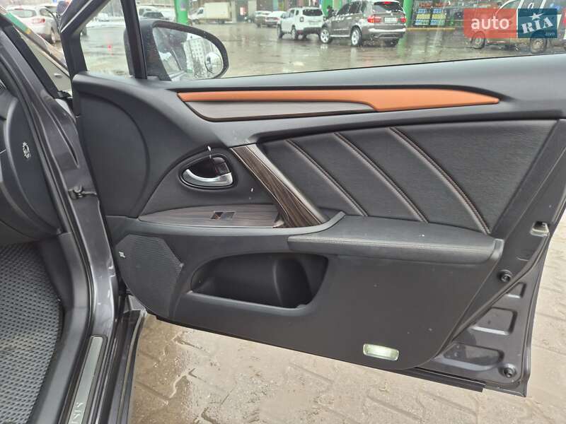 Универсал Toyota Avensis 2016 в Ивано-Франковске