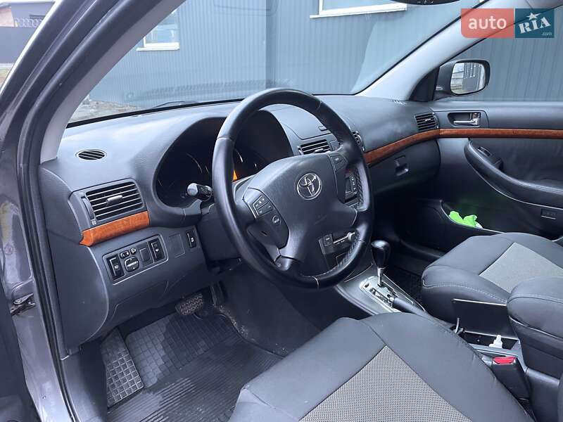 Седан Toyota Avensis 2008 в Києві