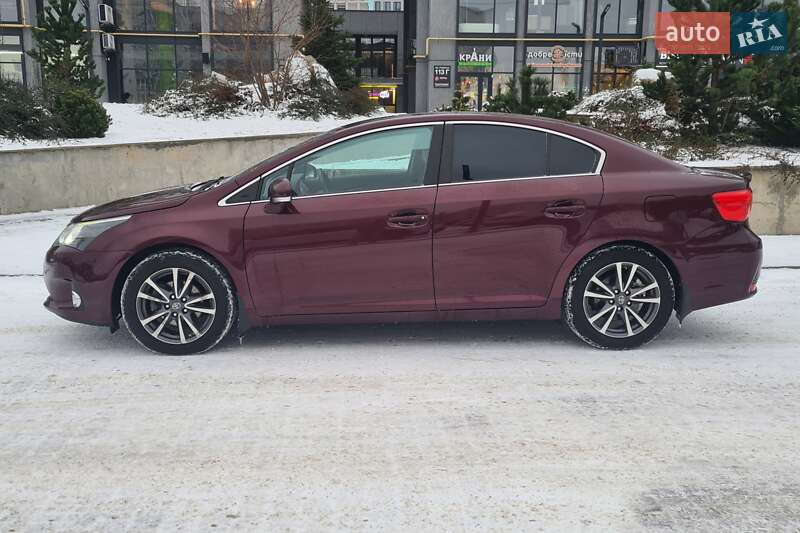 Седан Toyota Avensis 2012 в Львове