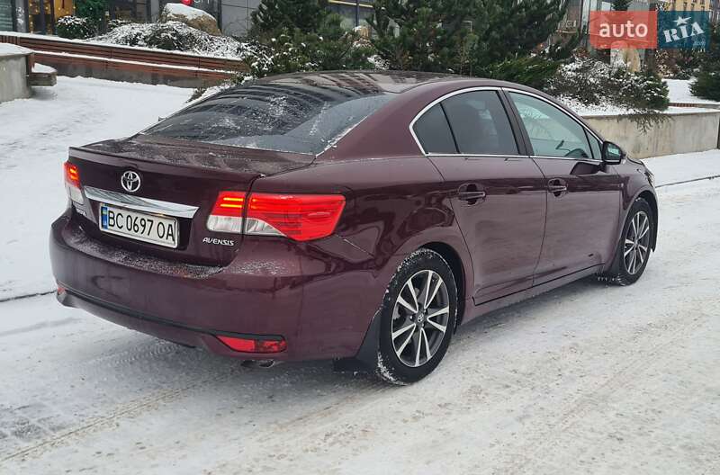 Седан Toyota Avensis 2012 в Львове