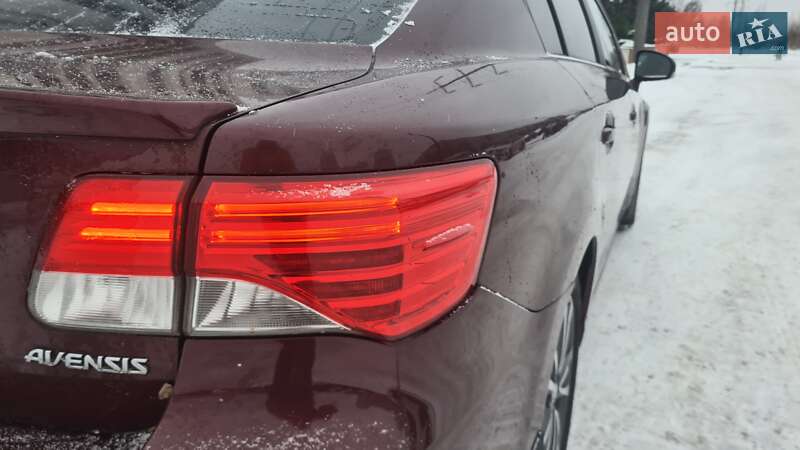 Седан Toyota Avensis 2012 в Львове