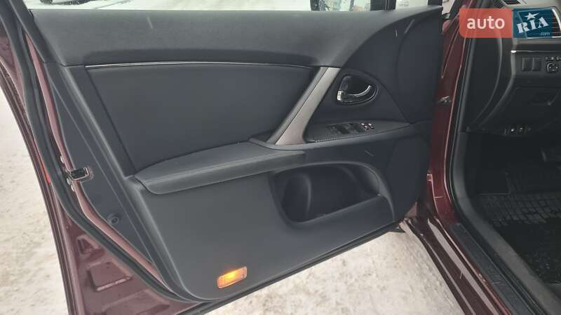 Седан Toyota Avensis 2012 в Львове