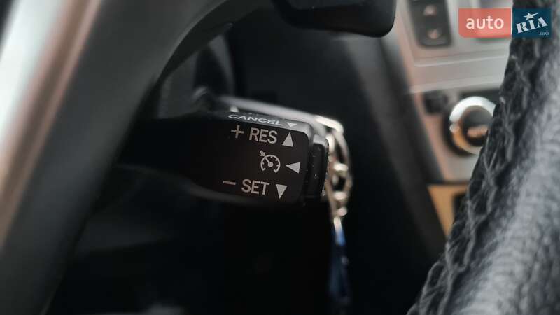 Седан Toyota Avensis 2012 в Львове