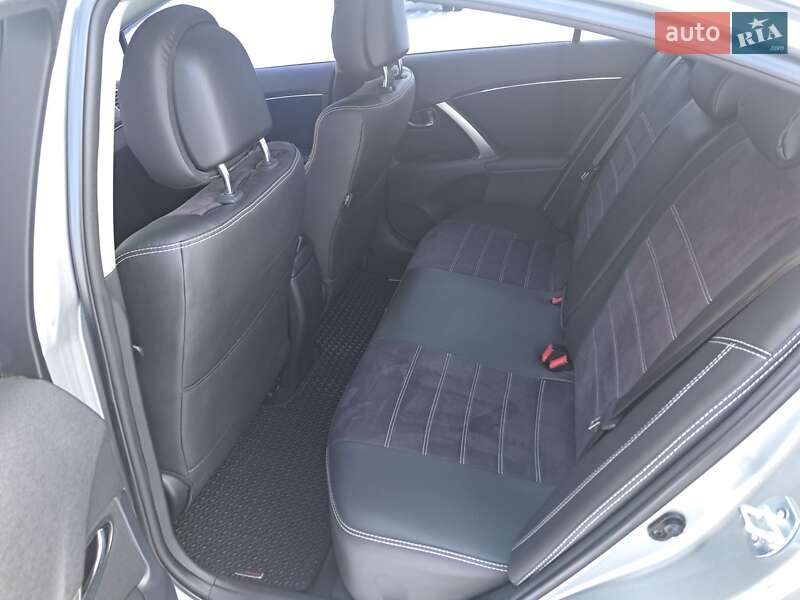 Седан Toyota Avensis 2012 в Харкові