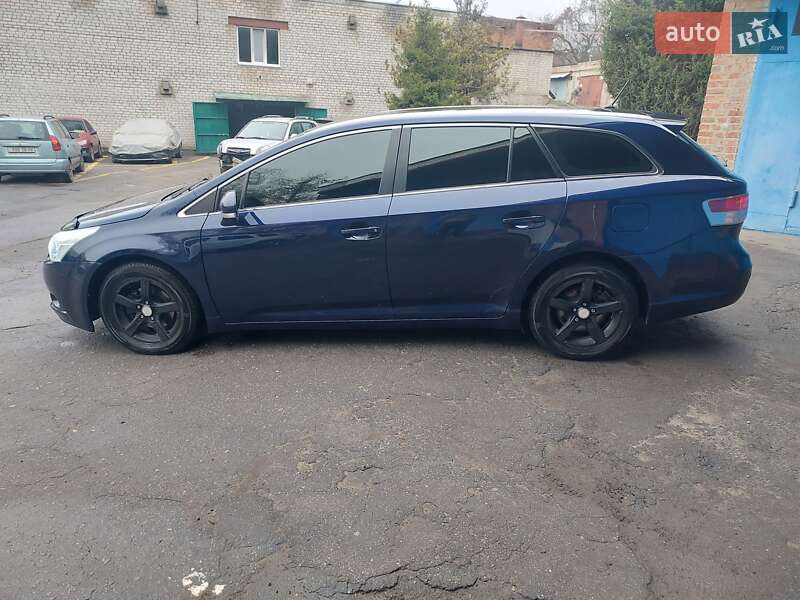 Універсал Toyota Avensis 2010 в Харкові