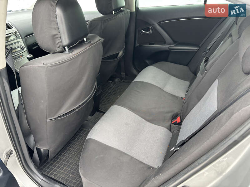 Седан Toyota Avensis 2011 в Киеве