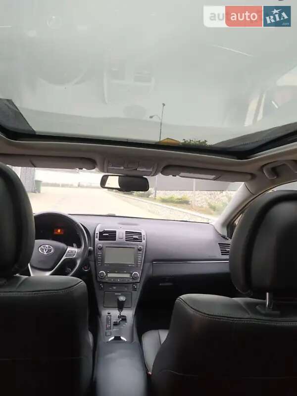 Универсал Toyota Avensis 2009 в Волочиске