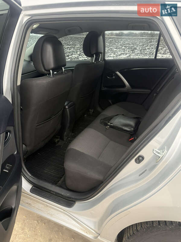 Универсал Toyota Avensis 2014 в Хмельницком