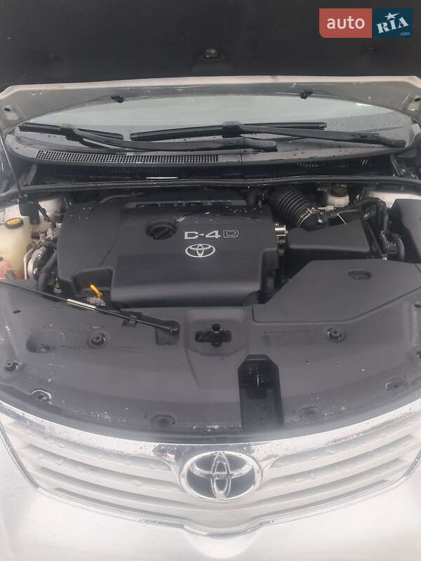 Седан Toyota Avensis 2009 в Тернополе