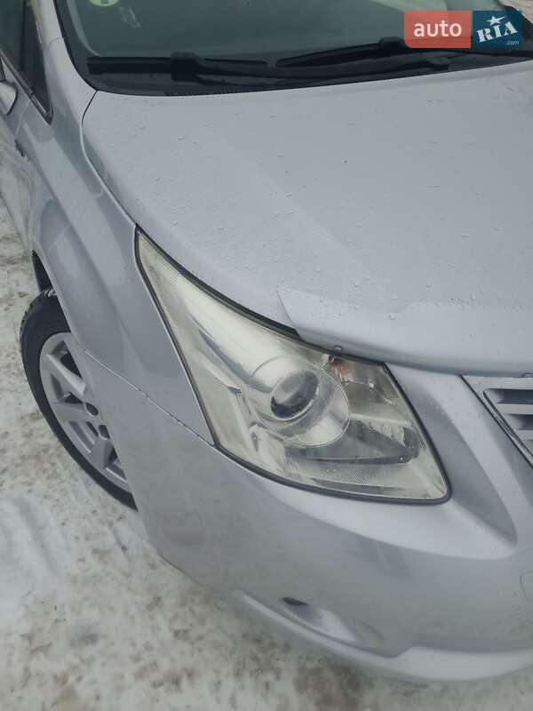 Седан Toyota Avensis 2009 в Тернополе