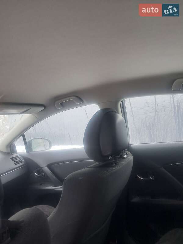 Седан Toyota Avensis 2009 в Тернополе