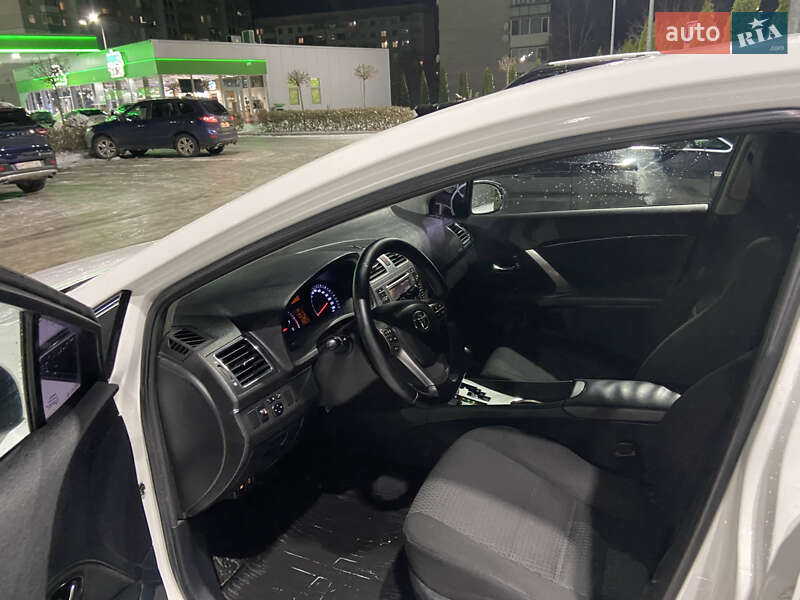 Седан Toyota Avensis 2012 в Житомире