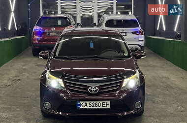 Седан Toyota Avensis 2012 в Киеве