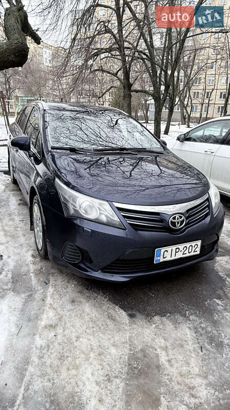 Toyota Avensis 2012