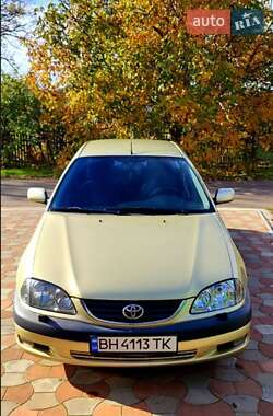 Седан Toyota Avensis 2002 в Одессе