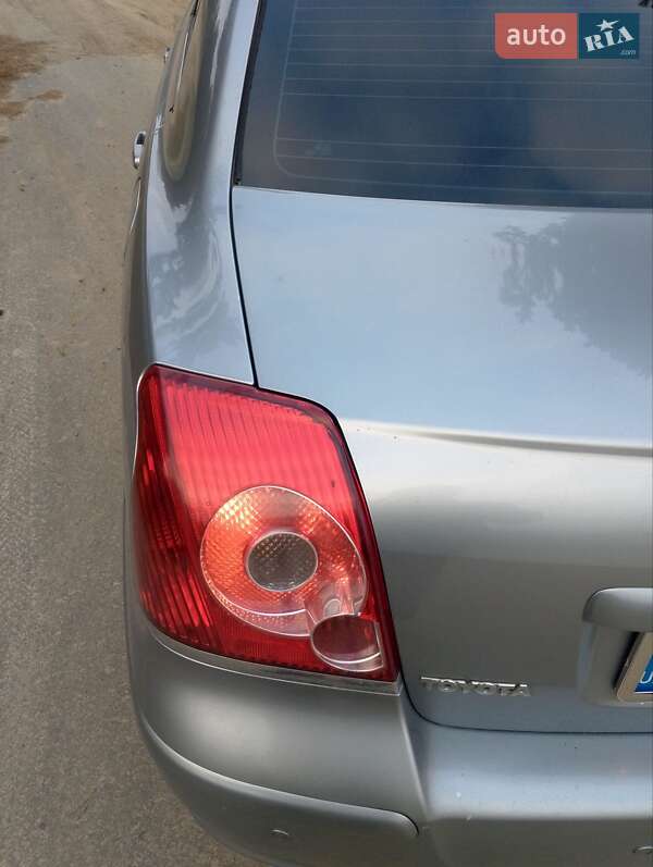 Седан Toyota Avensis 2008 в Львове