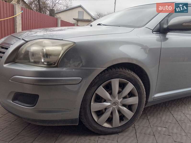 Седан Toyota Avensis 2008 в Львове
