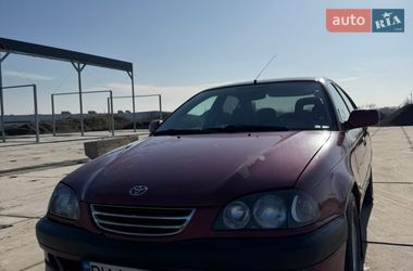 Седан Toyota Avensis 1999 в Одесі