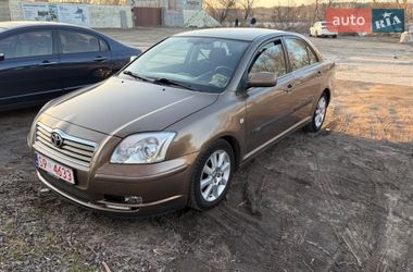 Седан Toyota Avensis 2004 в Ирпене