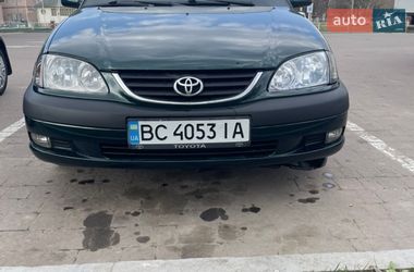Седан Toyota Avensis 2000 в Калуші