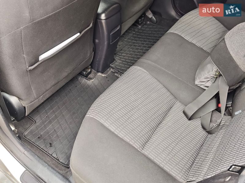 Универсал Toyota Avensis 2011 в Киеве