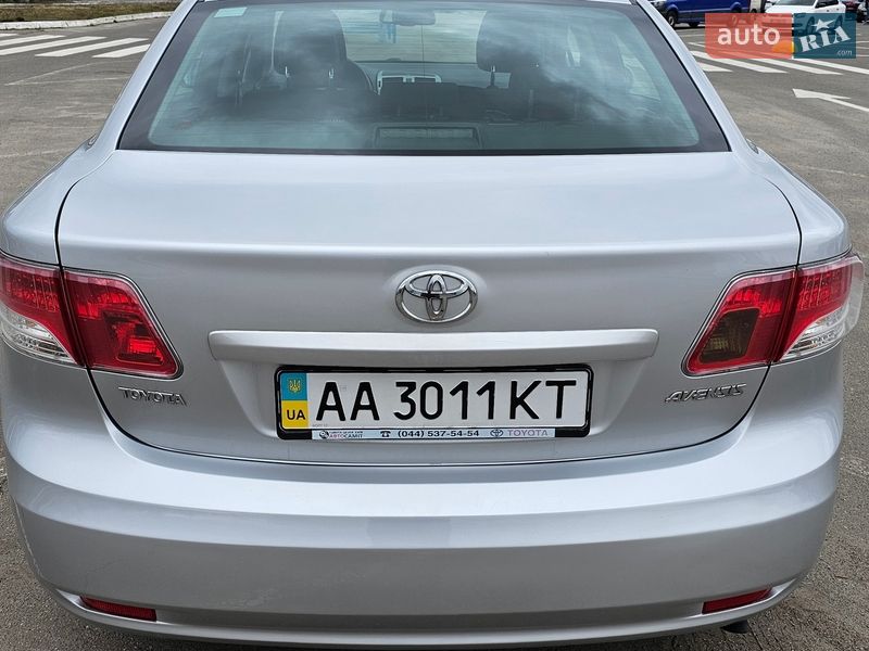 Toyota Avensis 2011