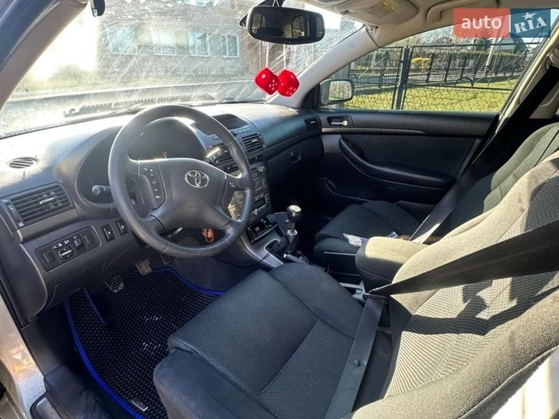 Универсал Toyota Avensis 2003 в Любешове