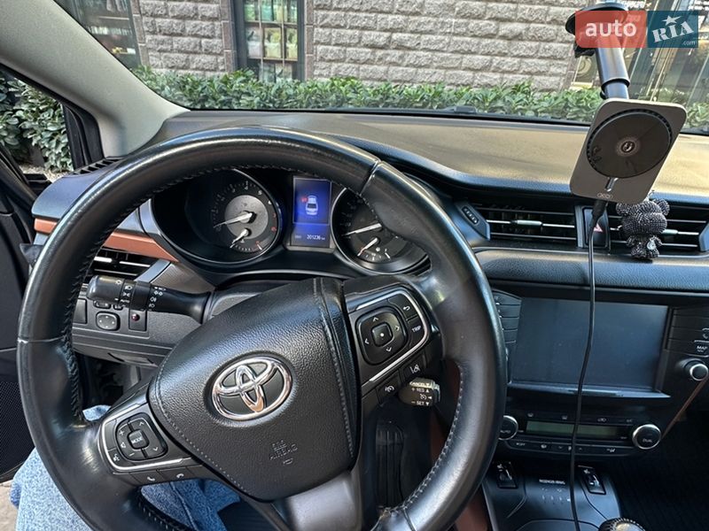 Седан Toyota Avensis 2017 в Ужгороде