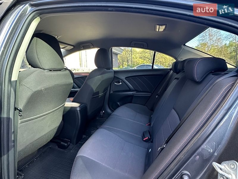 Седан Toyota Avensis 2017 в Ужгороде