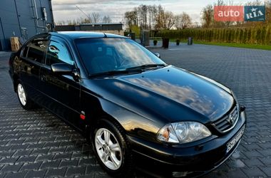 Седан Toyota Avensis 2001 в Зборове
