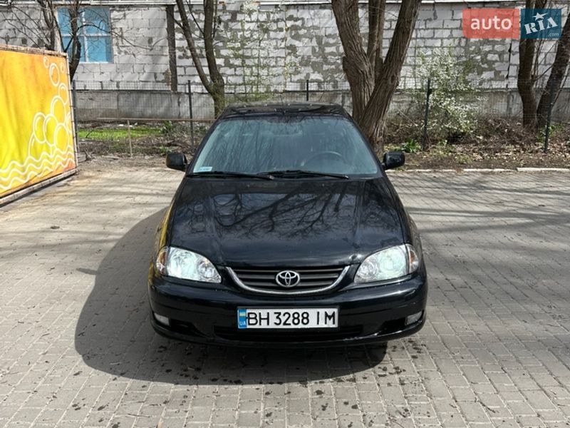 Лифтбек Toyota Avensis 2002 в Одессе