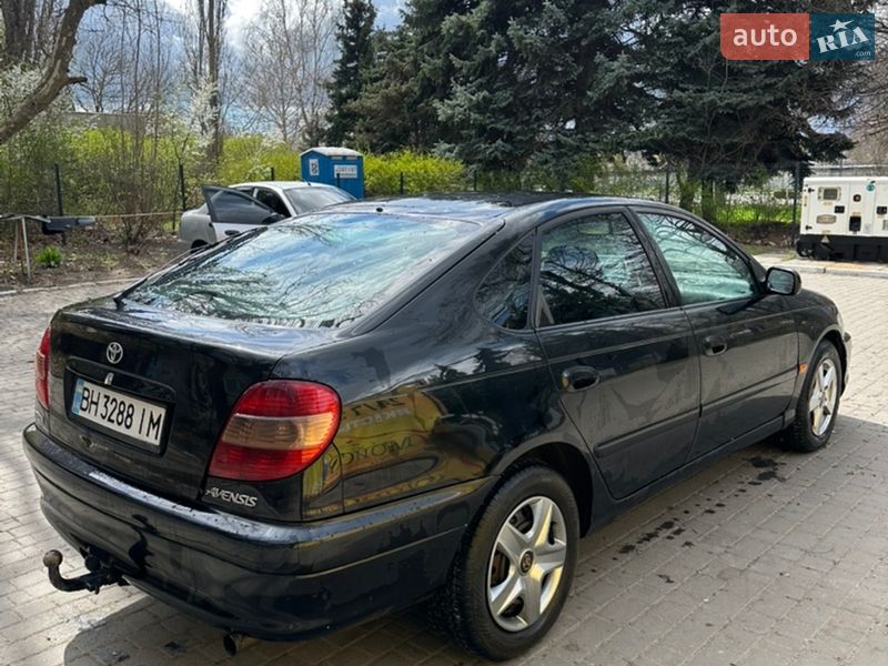 Лифтбек Toyota Avensis 2002 в Одессе