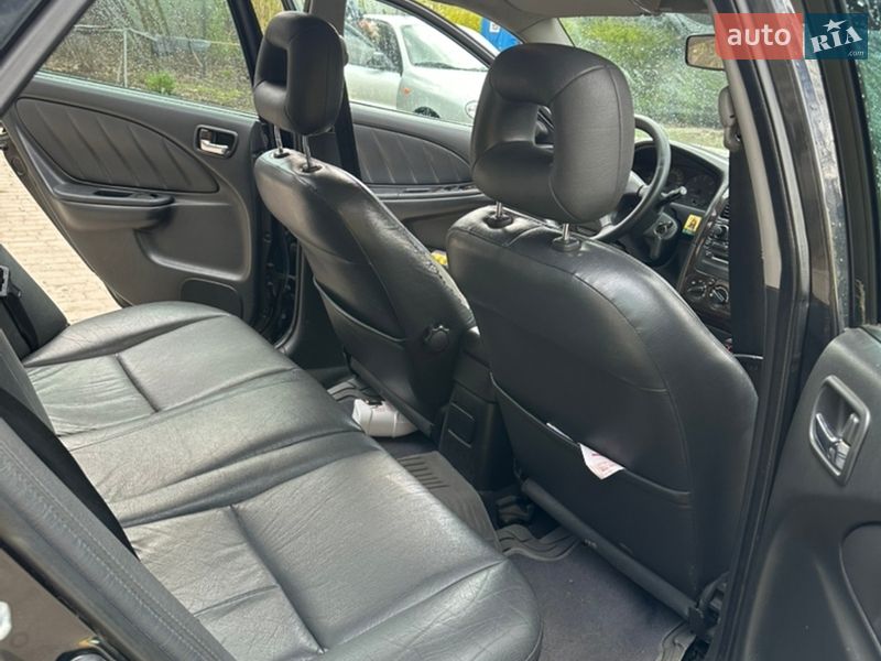 Лифтбек Toyota Avensis 2002 в Одессе