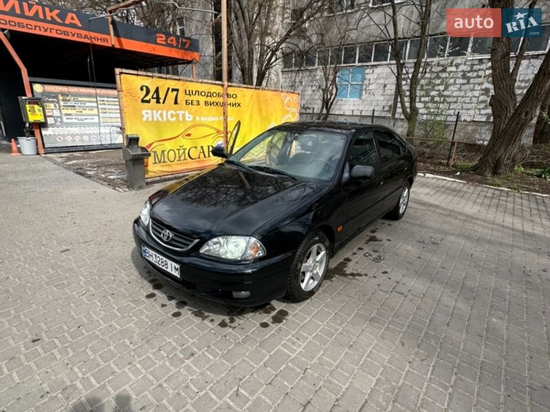 Лифтбек Toyota Avensis 2002 в Одессе