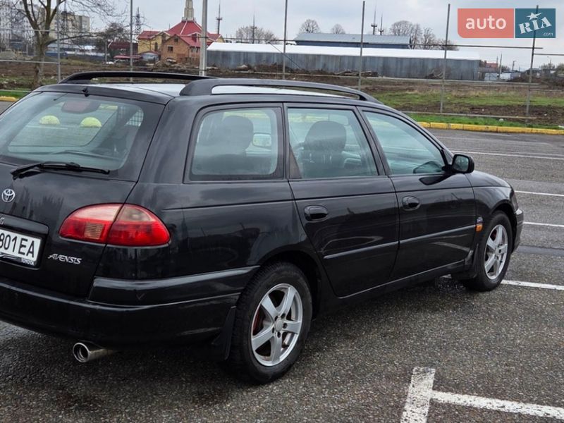 Универсал Toyota Avensis 2002 в Черновцах