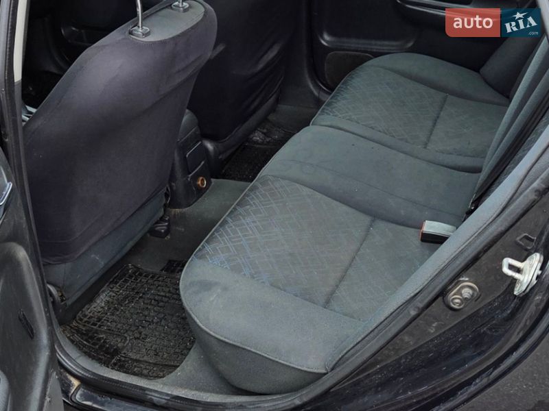 Универсал Toyota Avensis 2002 в Черновцах