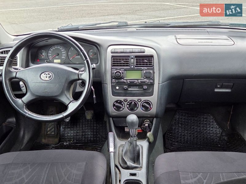 Универсал Toyota Avensis 2002 в Черновцах