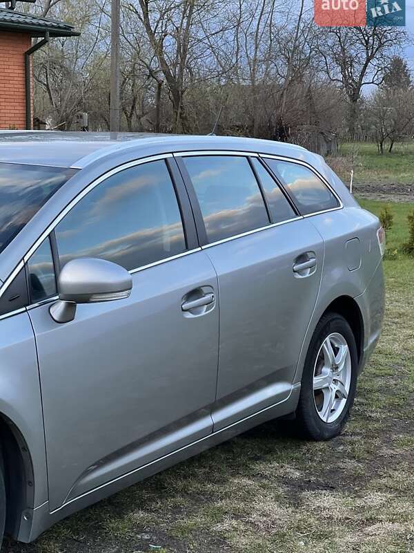 Toyota Avensis 2011