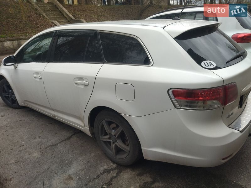 Универсал Toyota Avensis 2011 в Тернополе