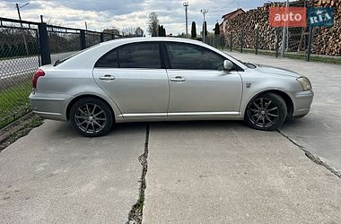 Лифтбек Toyota Avensis 2004 в Долине