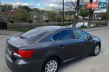 Седан Toyota Avensis 2014 в Львове