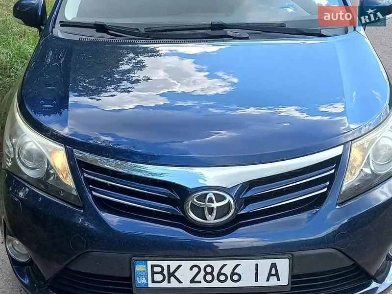 Toyota Avensis 2012