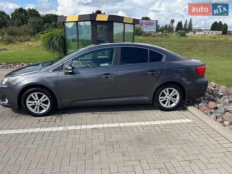 Toyota Avensis 2012