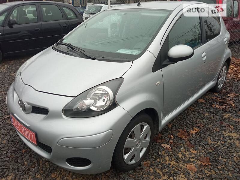 Хэтчбек Toyota Aygo 2011 в Луцке