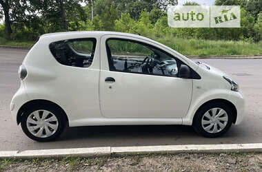 Хэтчбек Toyota Aygo 2013 в 