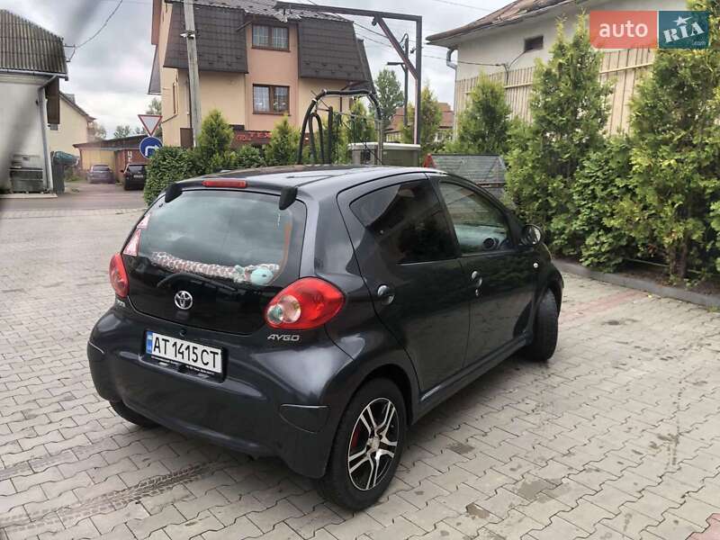 Хэтчбек Toyota Aygo 2006 в Болехове