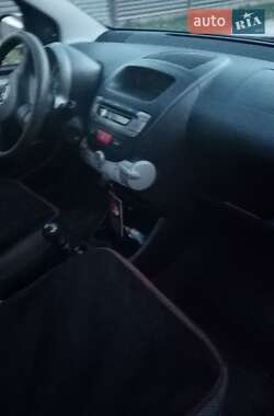 Хэтчбек Toyota Aygo 2012 в 