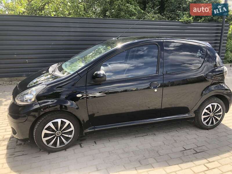 Хетчбек Toyota Aygo 2011 в Івано-Франківську