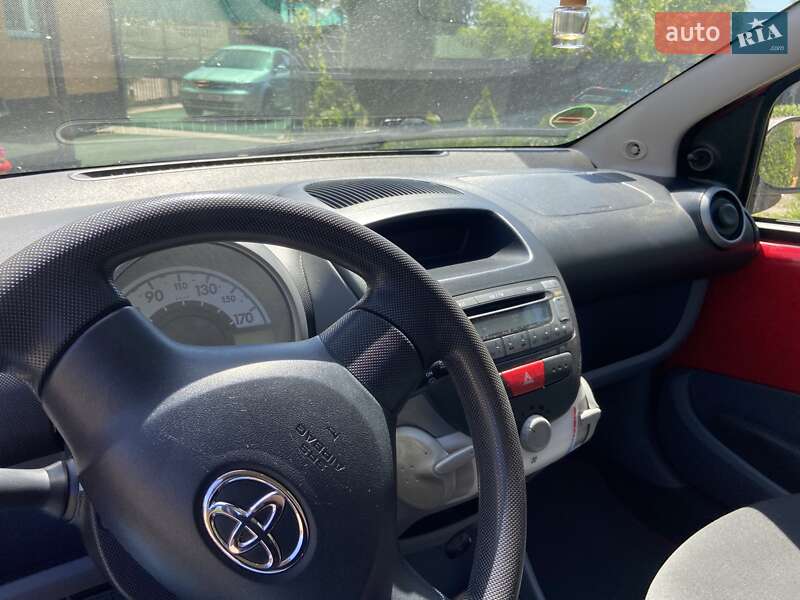 Хетчбек Toyota Aygo 2006 в Павлограді
